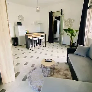Urban Zen Spacieux Atypique Avec Bain A Remous Proche De Appartement Pointe-à-Pitre